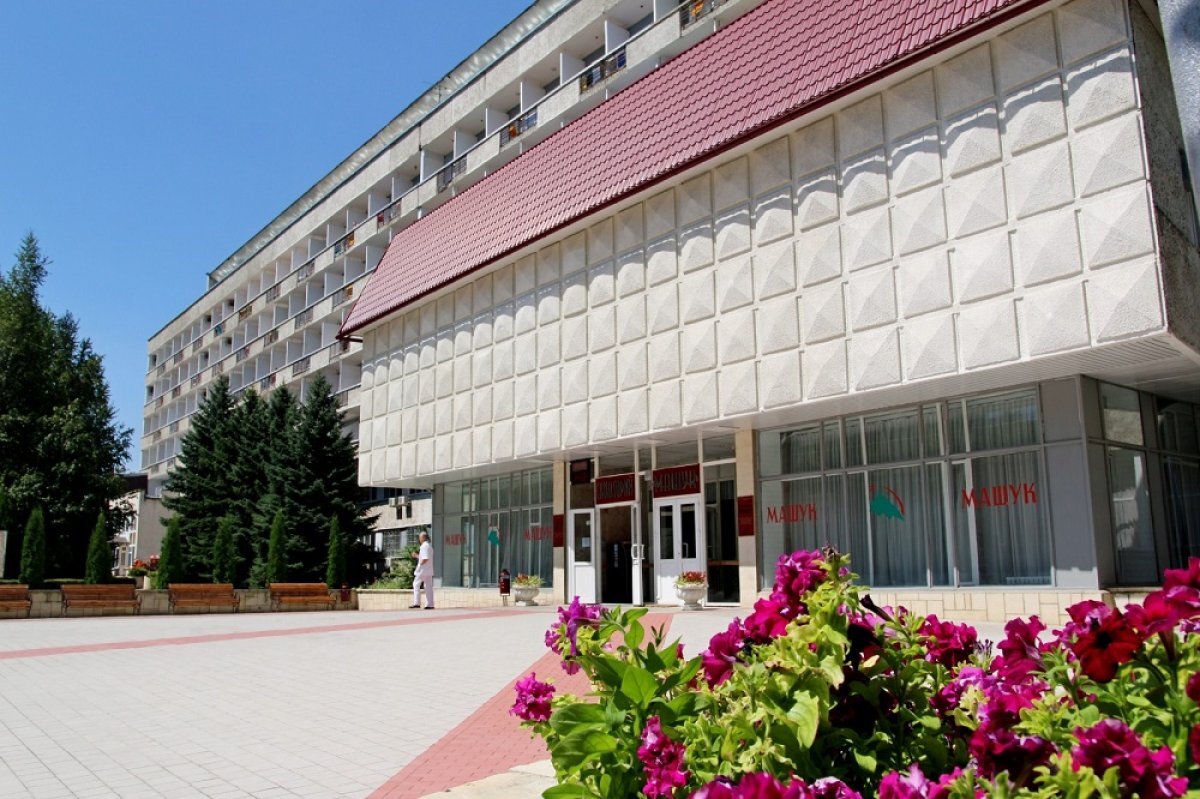    В здравнице используют современные и традиционные методы лечения.