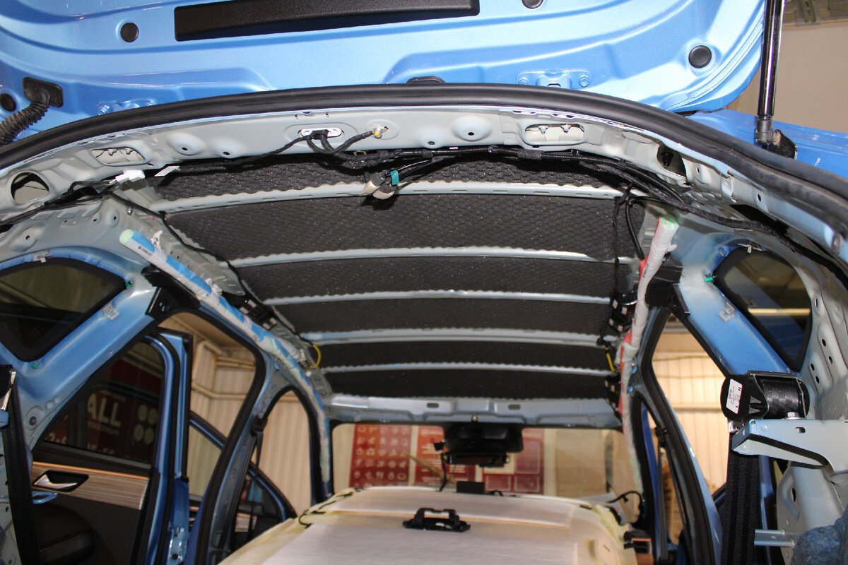 Поверх виброизоляции устанавливаем звукопоглотитель StP Biplast Premium 15A (armor).