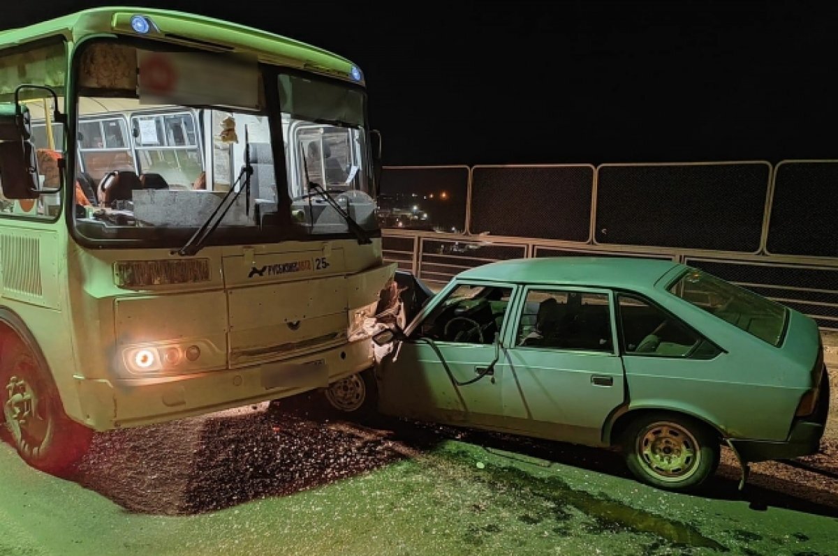    Автобус с 29 пассажирами столкнулся с легковушкой в Братске