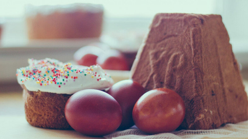     Кулич, пасха и крашеные яйца СС0