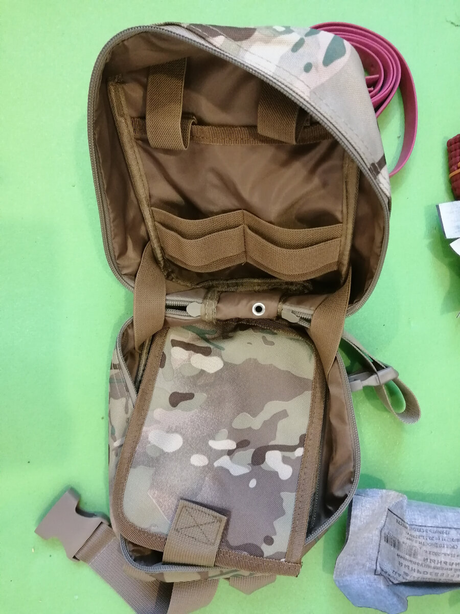 Аптечный отрывной подсумок, распашной основное отделение, отдельный отрывной карман для медикаментов + эластичный крепеж и карманы для отдельных элементов