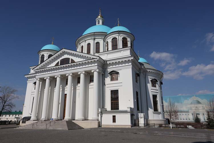 Еще на стадии формирования проекта воссоздания Собора Казанской иконы Божией матери было понятно, что одним объектом дело не ограничится. Нужно возродить весь монастырский комплекс