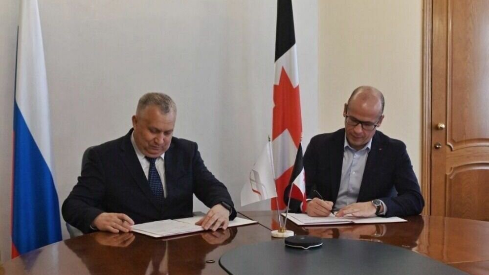     Вдоль железнодорожных путей в Ижевске в 2024 году начнут строить шумозащитные экраны. Соглашение об этом подписали накануне глава региона Александр Бречалов и начальник Горьковской железной дороги – филиала ОАО «РЖД» Сергей Дорофеевский.