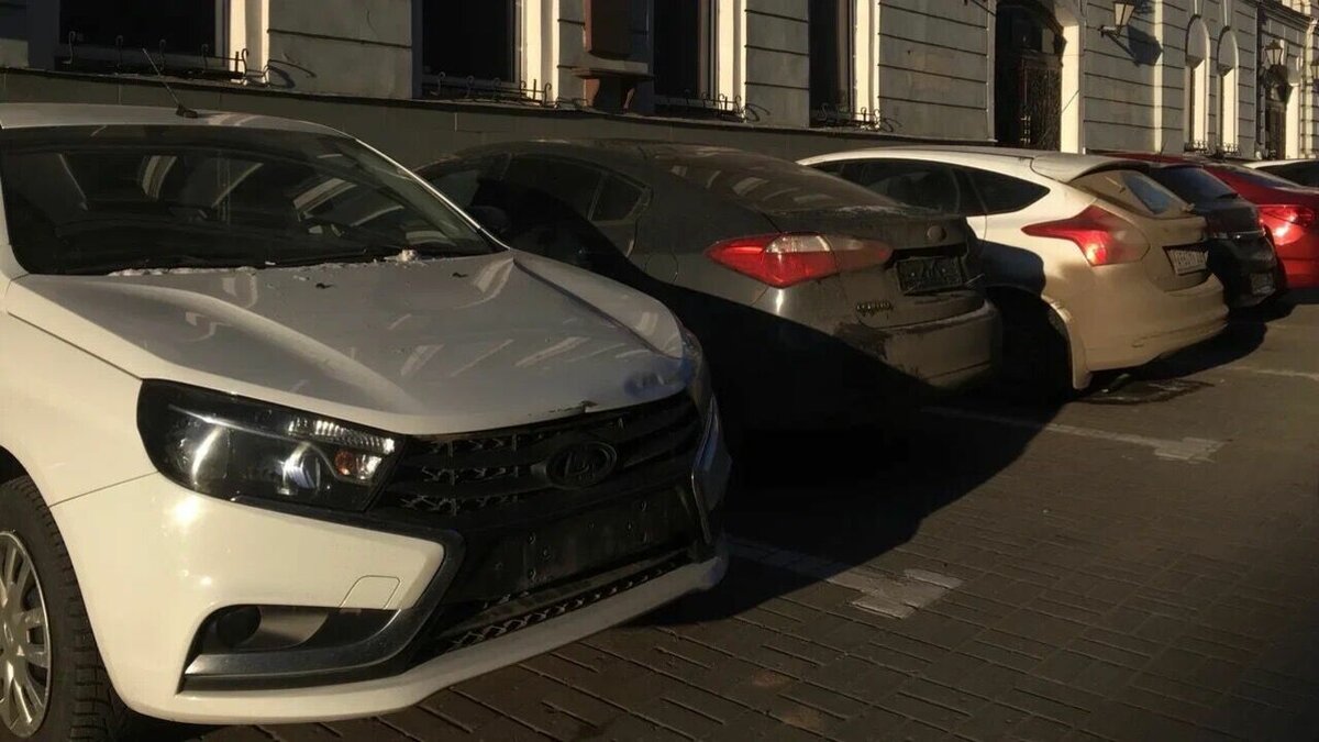     В Казани жители и гости города три дня смогут бесплатно оставлять автомобили на муниципальных парковках. Такое решение приняли из-за празднования Ураза-Байрам. Об этом напомнили в пресс-службе городской администрации.