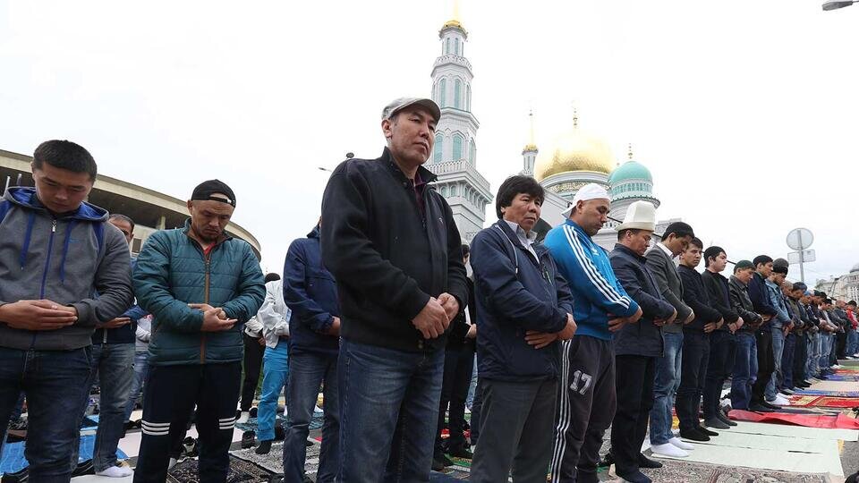 Какого числа отмечают праздник ураза байрам. Ураза-байрам 2023 в Новосибирске. Мусульманский праздник Ураза байрам. С праздником Ураза байрам. Рамазан 2023 Ураза байрам.