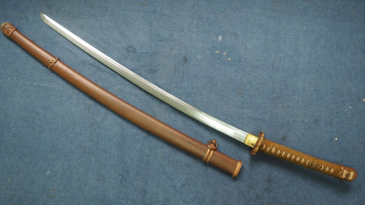 Катана и вакидзаси. Меч кю-гунто. Полевой японский меч шесть букв. Полевой японский меч шесть букв. Японская сабля.