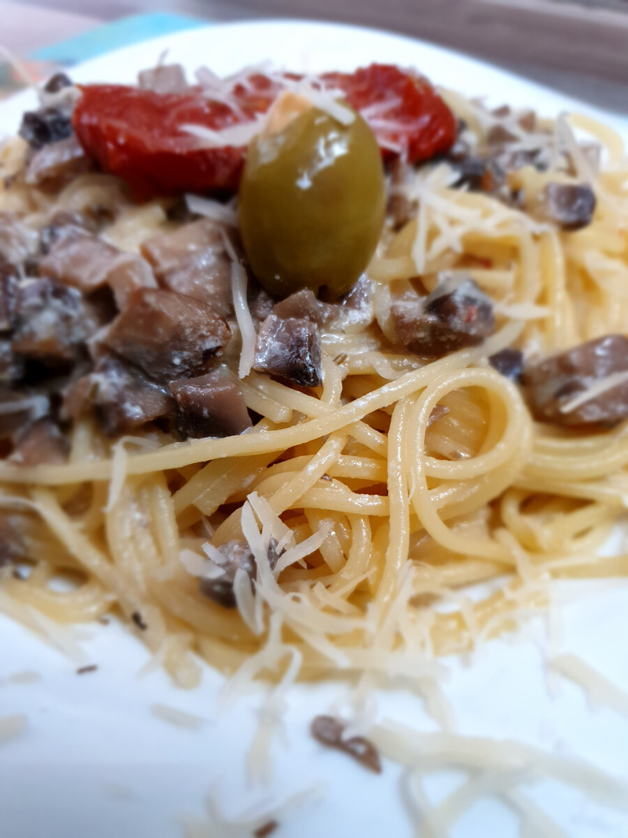 А вот и третий рецепт из подборки "любимая паста" - мой самый любимый рецепт, который я готовлю уже много лет🧡 Если вы любите грибы и пасту, то тогда это блюдо точно для вас🌼