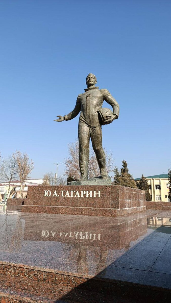 Памятник Юрию Гагарину - самый высокий в Центральной Азии