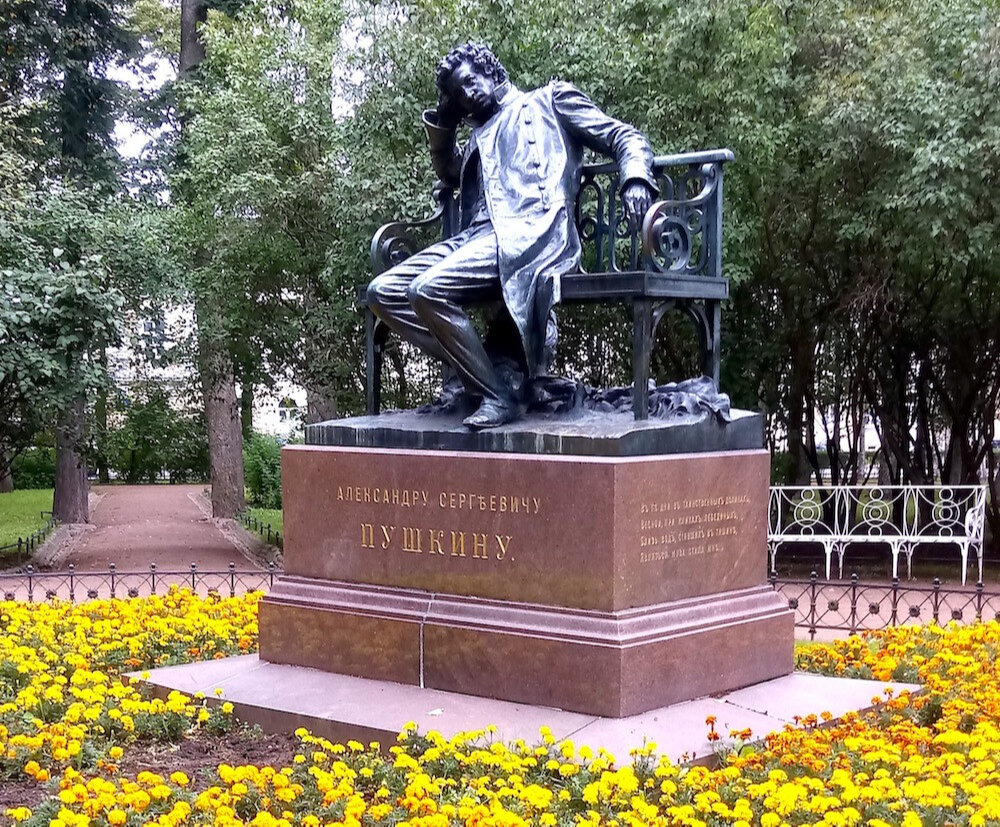 все памятники пушкину в санкт петербурге