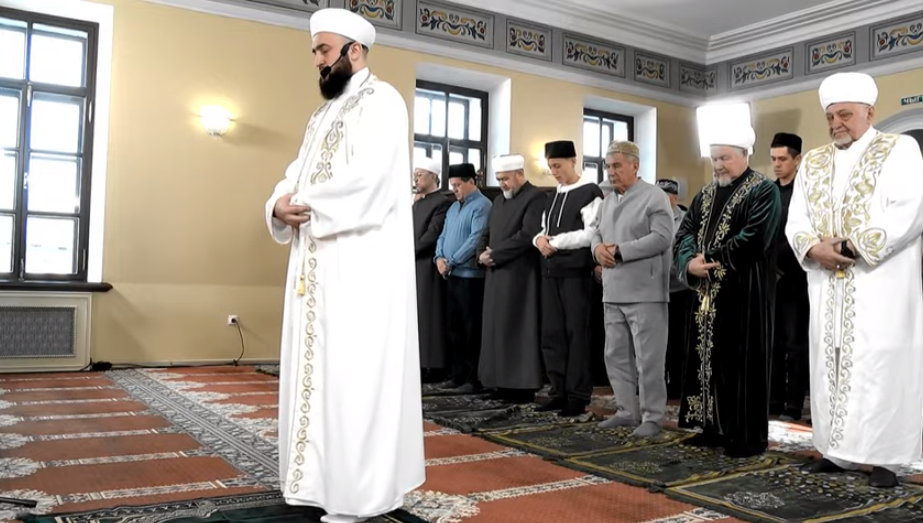 Ураза байрам муфтий. Галеевская мечеть. Муфтий. Намаз в мечети. Мечети Татарстана