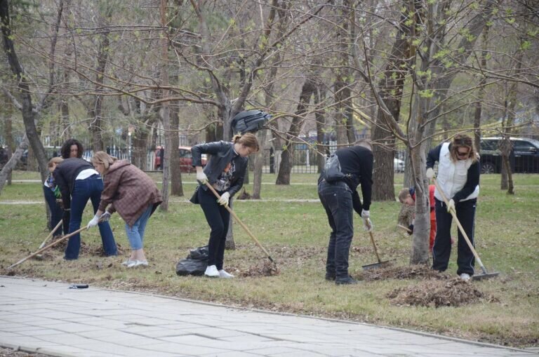    В Оренбурге прошел общегородской субботник Кристина Просвиркина
