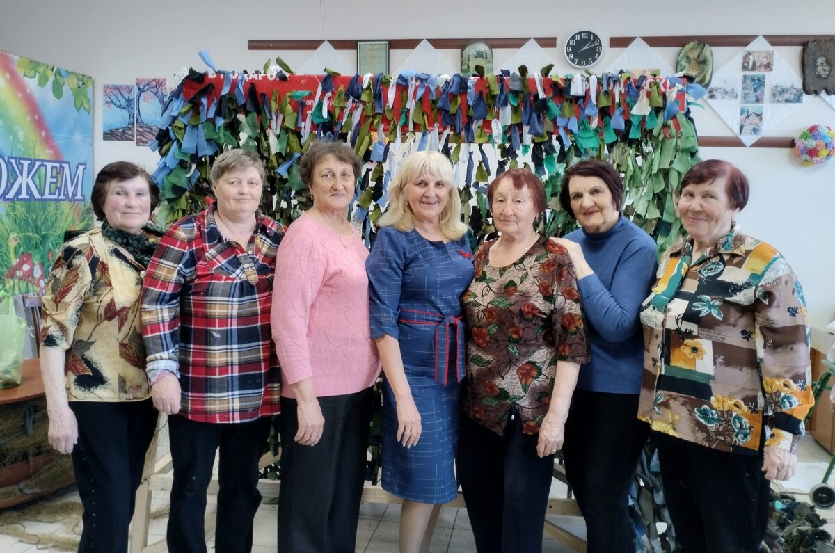    Жительницы Грачевского района изготовили маскировочную сеть для военнослужащих Кристина Просвиркина