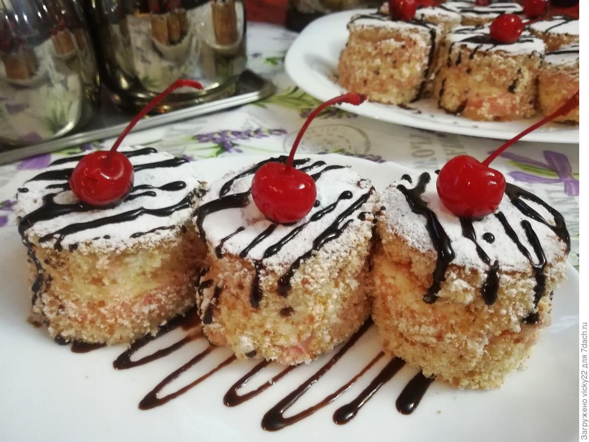    Бисквитные пирожные с творожным кремом «Шантильи». Автор фото: Виктория Кузнецова (vicky22)