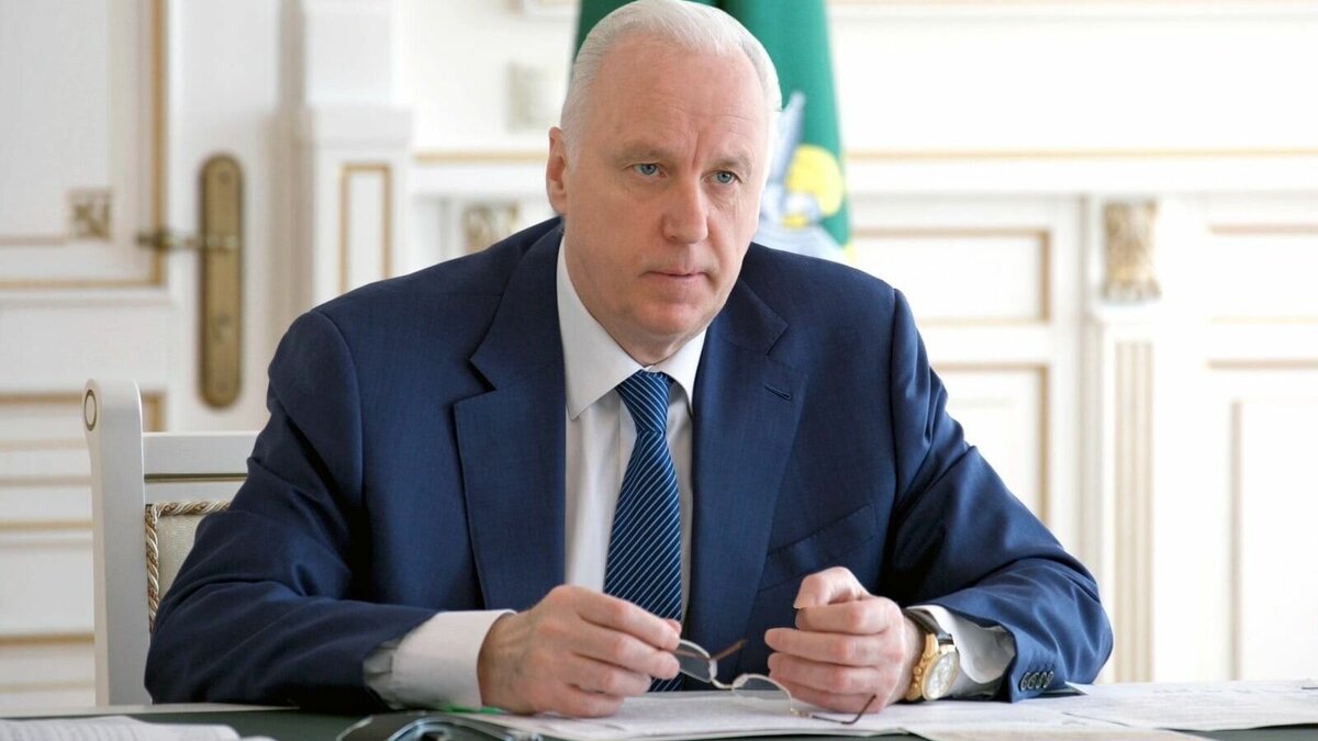     Главный следователь России Александр Бастрыкин поручил волгоградским коллегам разобраться в истории матери двоих детей. Женщину выселяют из-за долгов за ипотеку, несмотря на то, что она исправно оплачивала ее, сообщает региональное СУ СКР.
