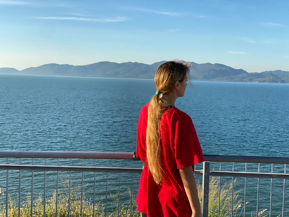 Марина на фоне острова Магнетик. Красивое фото☺️