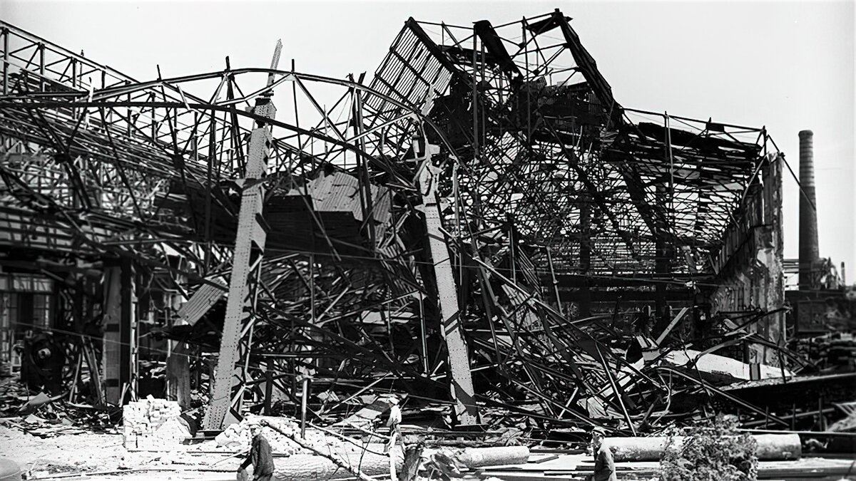 Сталинградский тракторный завод. 1943 год.