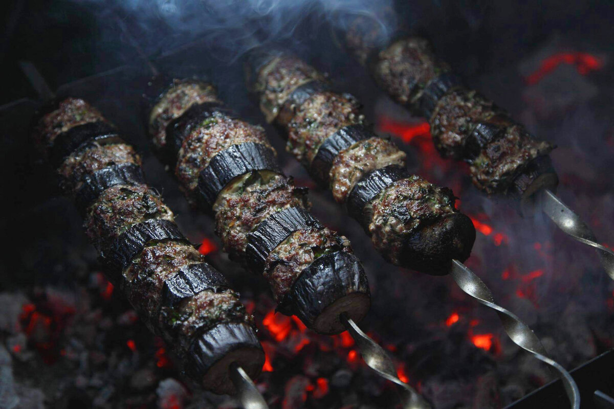 Популярные вариации рецепта люля-кебаба в баклажане