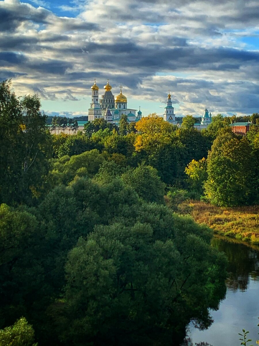 Панорамный вид на Ново-Иерусалимский монастырь 