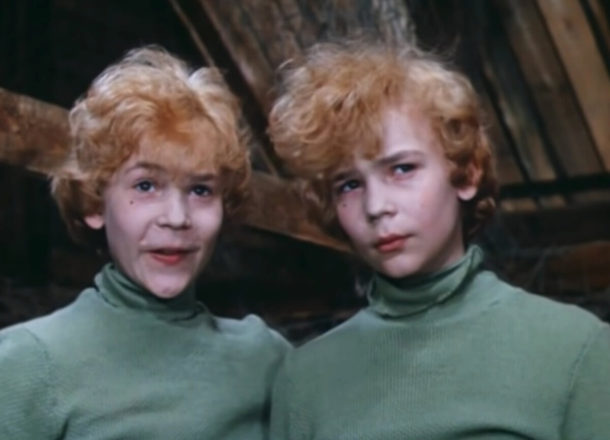 Юрий (Сыроежкин) и Владимир (Электроник) Торсуевы. Кадр из кинофильма "Приключения Электроника", 1979 г., режиссер Константин Бромберг, сценарист Евгений Велтистов, композитор Евгений Крылатов (скриншот)