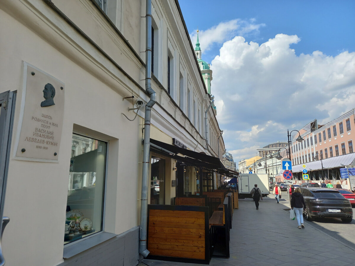 Вместо книжного магазина - грузинская обжираловка