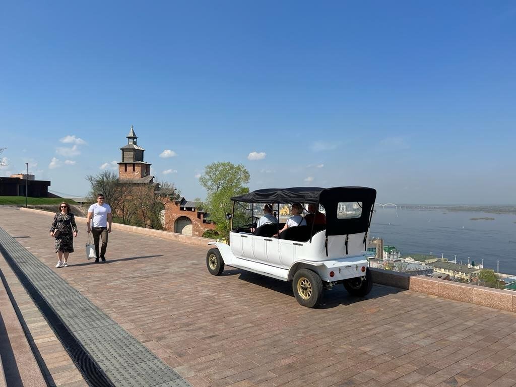    Прокатиться на стилизованном гольф-каре могут все желающие Анастасия Красушкина