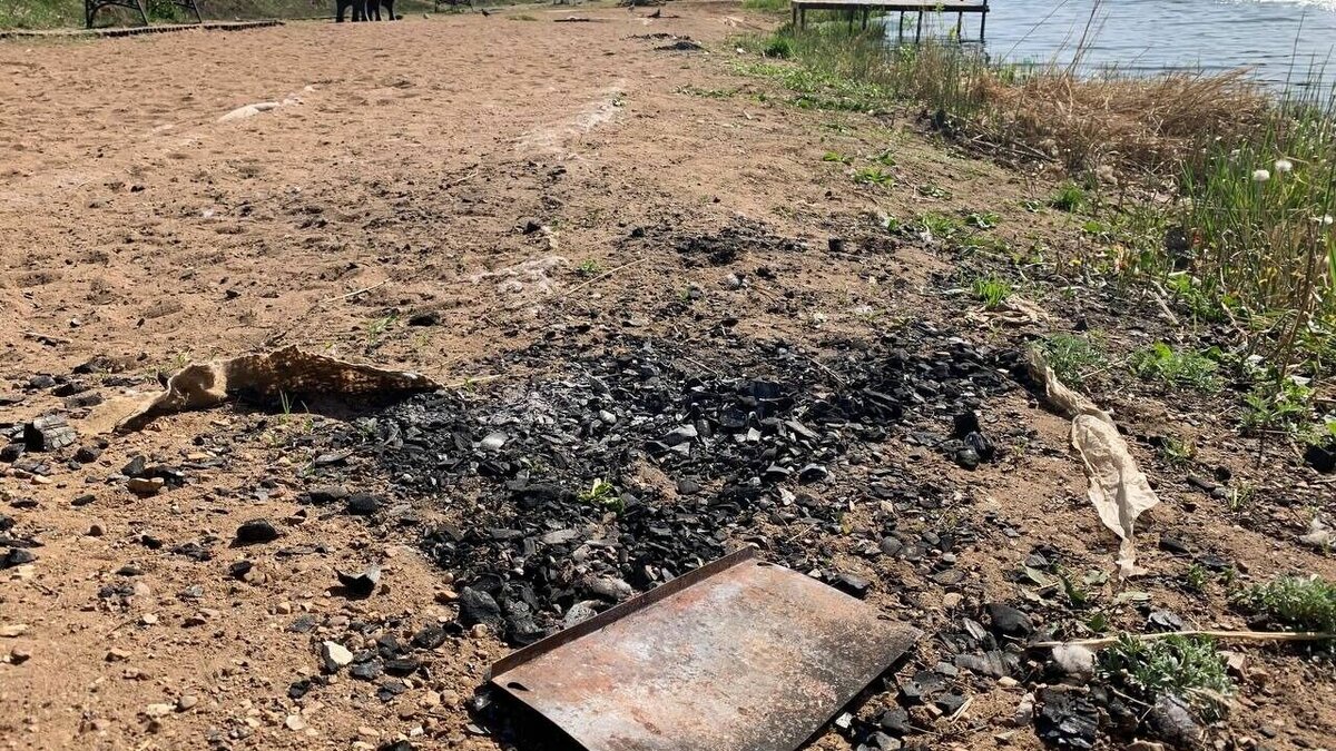     На озере в микрорайоне Яркий появилась новая набережная, а старая «поползла», но они обе в ожогах.