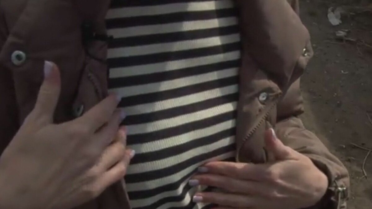     Бездомная собака набросилась на женщину из Черногорска возле детского сада и прокусила ей грудь. Теперь пострадавшей придется проходить массу обследований и проходить курс уколов.