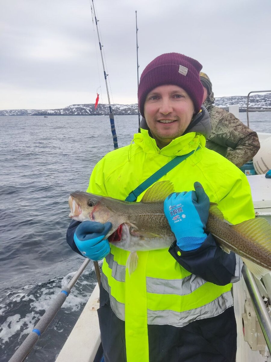 Тянула рыба блесну на дно очень уверенно, но я справился 