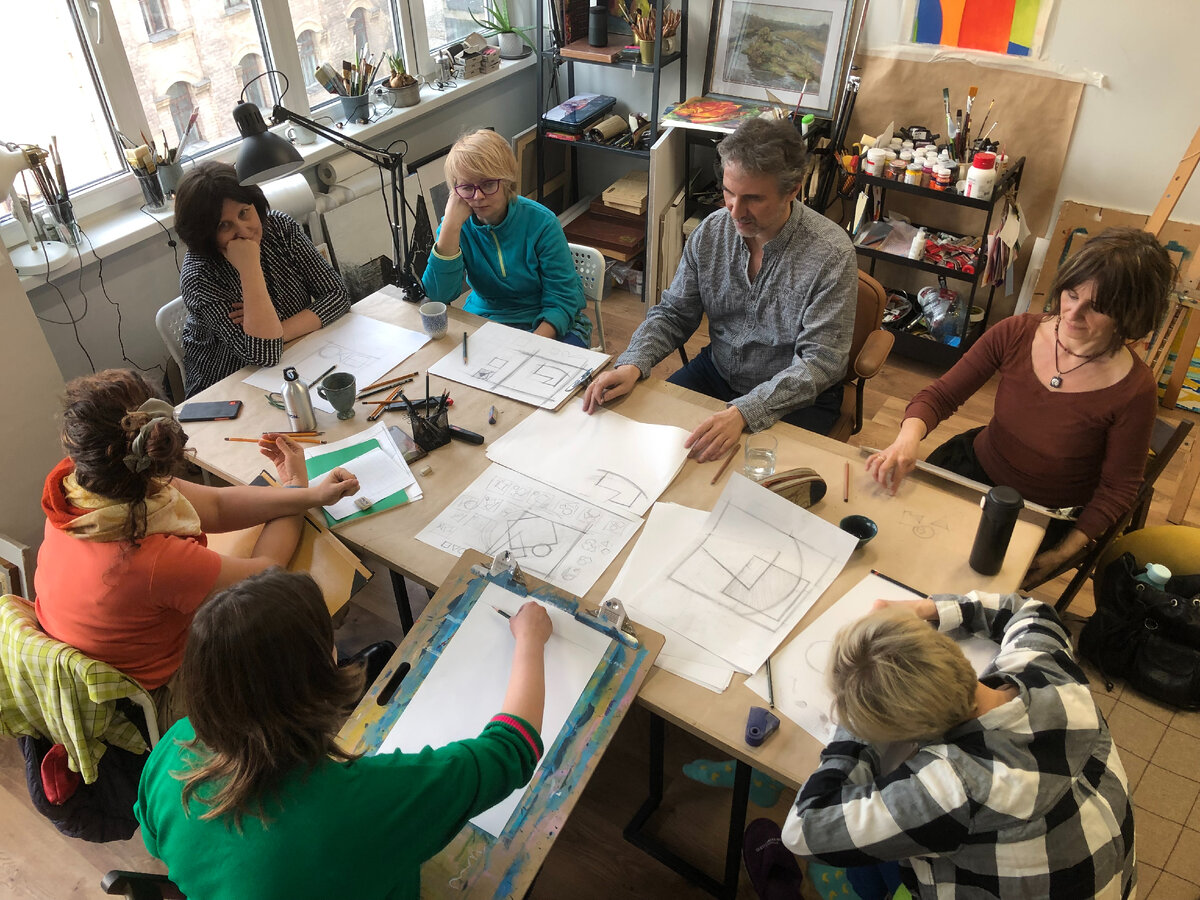 занятия по Композиции Пространства и Фэншуй с группой московских художников