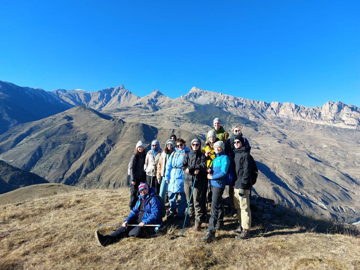 горный тур москва. архыз горнолыжный курорт. домбай карачаево-черкесия. туристы горного туризма. рашид инструктор горнолыжный приэльбрусье.