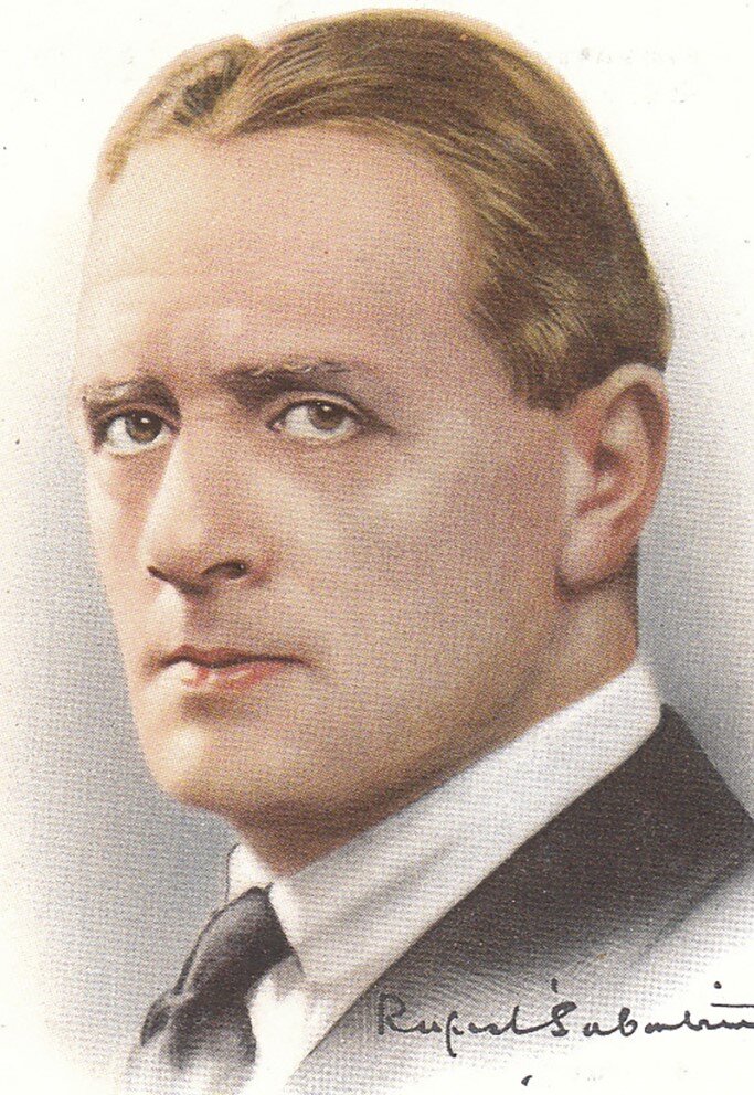 Рафаэль Сабати́ни (29 апреля 1875, Италия — 13 февраля 1950, Швейцария) — английский  писатель с итальянскими корнями, прославившийся приключенческими историческими романами. 