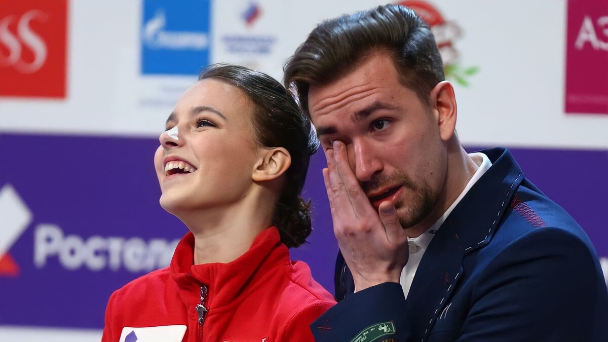 Анна Щербакова и Даниил Глейхенгауз на Чемпионате России в 2021 году.