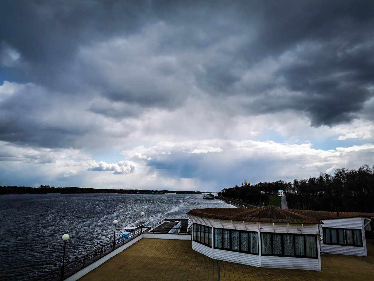 Тучи над Волгой