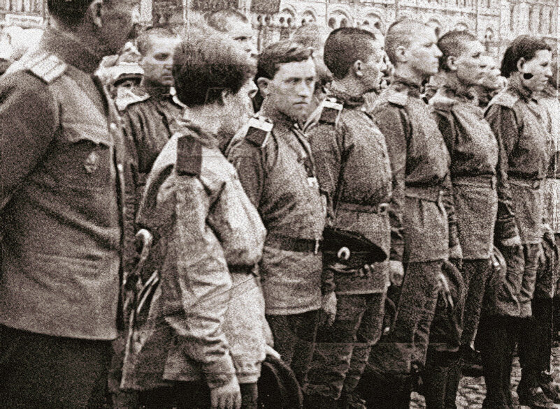 Фотографии из альбома "Женский батальон смерти". Мемориальный музей.