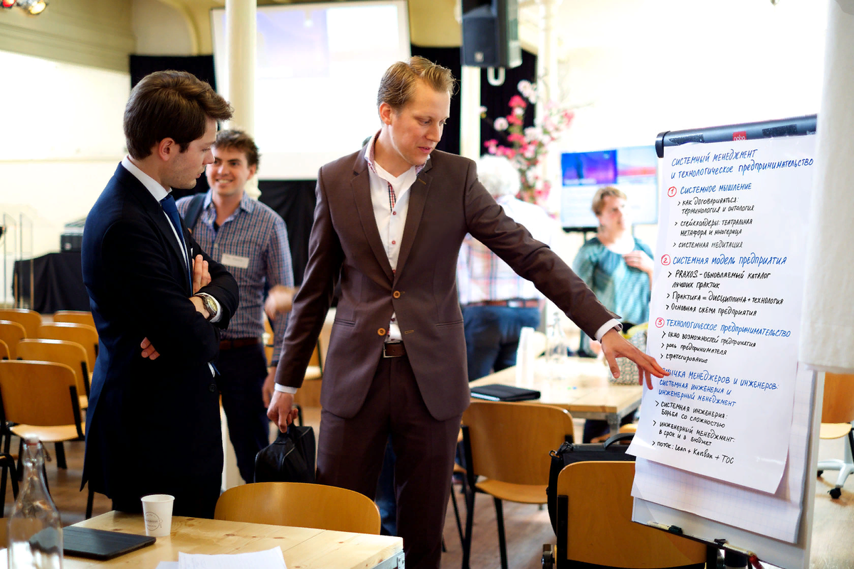 — Чем хотите пока заняться, состоятельные кроты? — А что, если нам посчитать?
— И то — дело!
— Пятью пять — двадцать пять! Пятью восемь — сорок! Шестью шесть — тридцать шесть! Дважды два — четыре! Цитата из мультфильма "Дюймовочка". Режиссер Леонид Амальрик, 1964 г