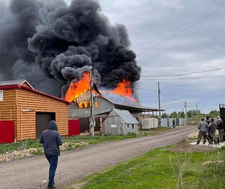    В поселке Кушкуль Оренбурга пожар в цеху по переработке дерева полностью ликвидирован Марина Шарт