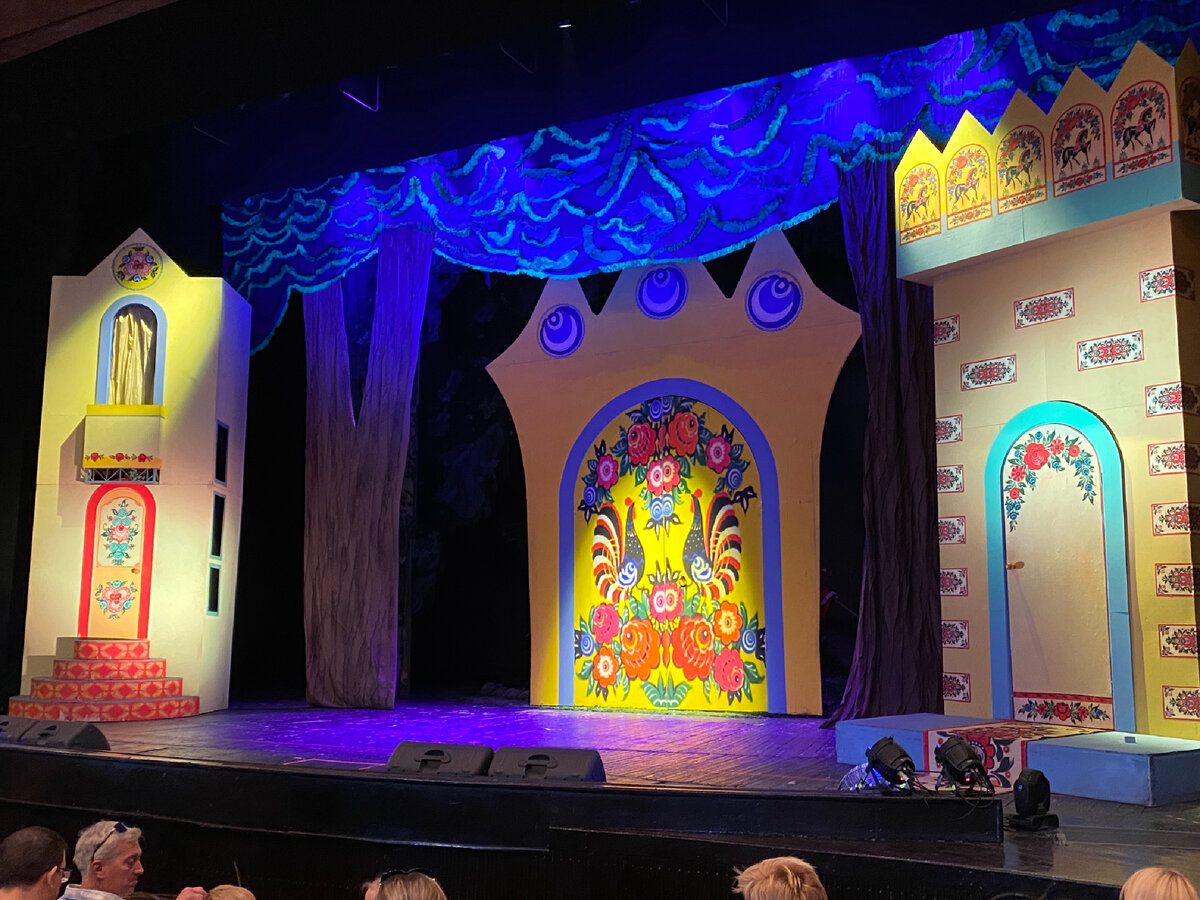 Фото автора. Яркие декорации 