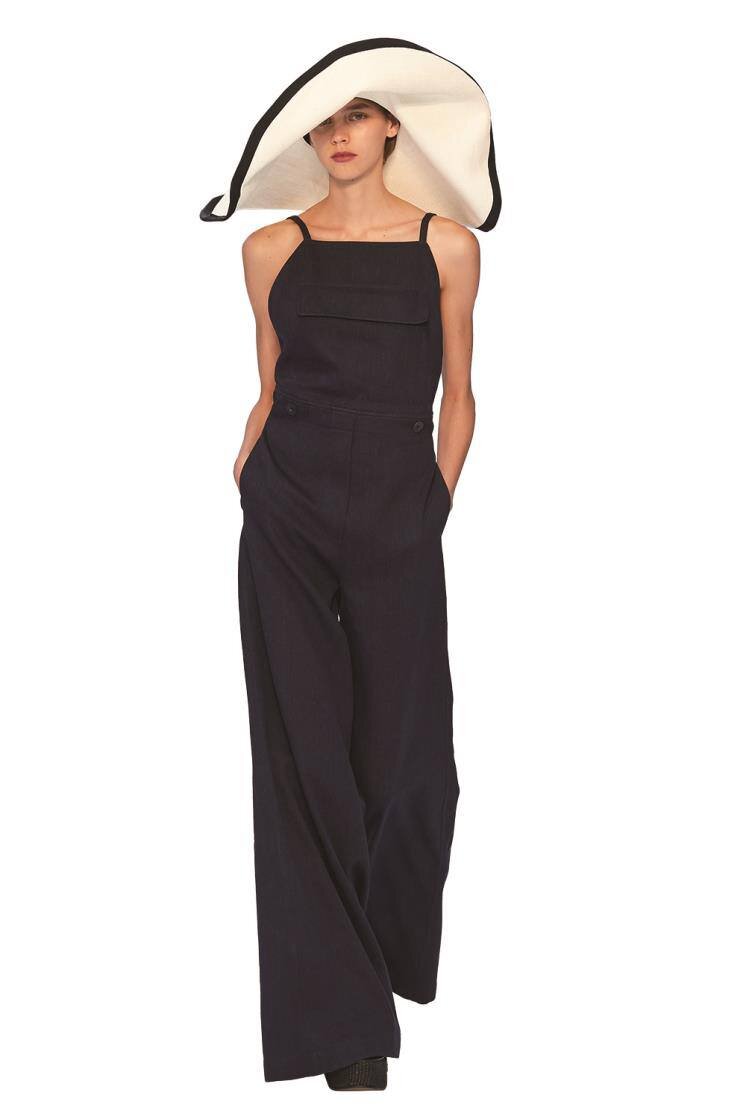 Шляпа с большими изогнутыми полями