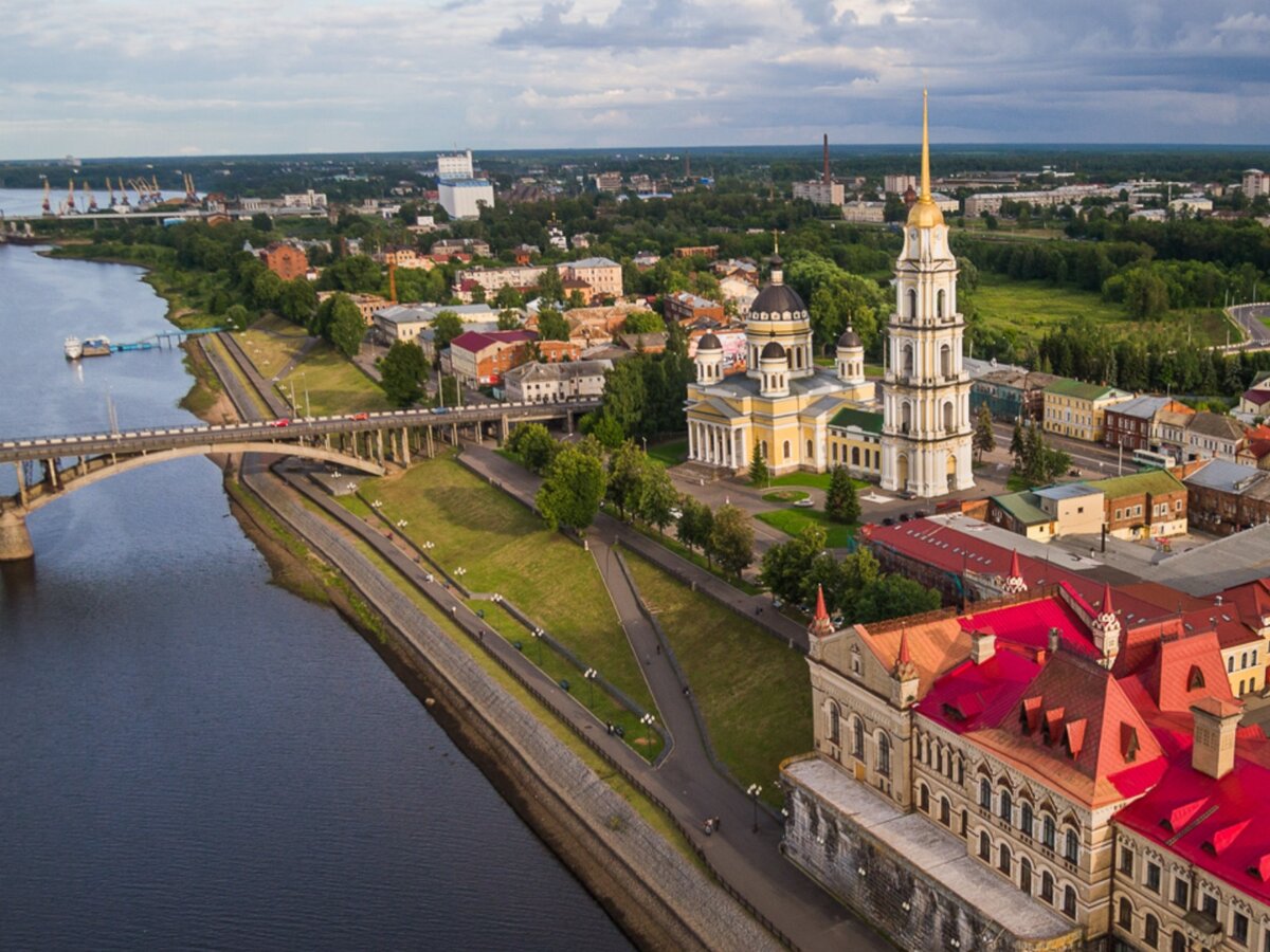 Вакансии города рыбинска. Рыбинск, памятник на набережной ребёнка и. Панорама Иваново фото. Нижний подходной канал Рыбинск.