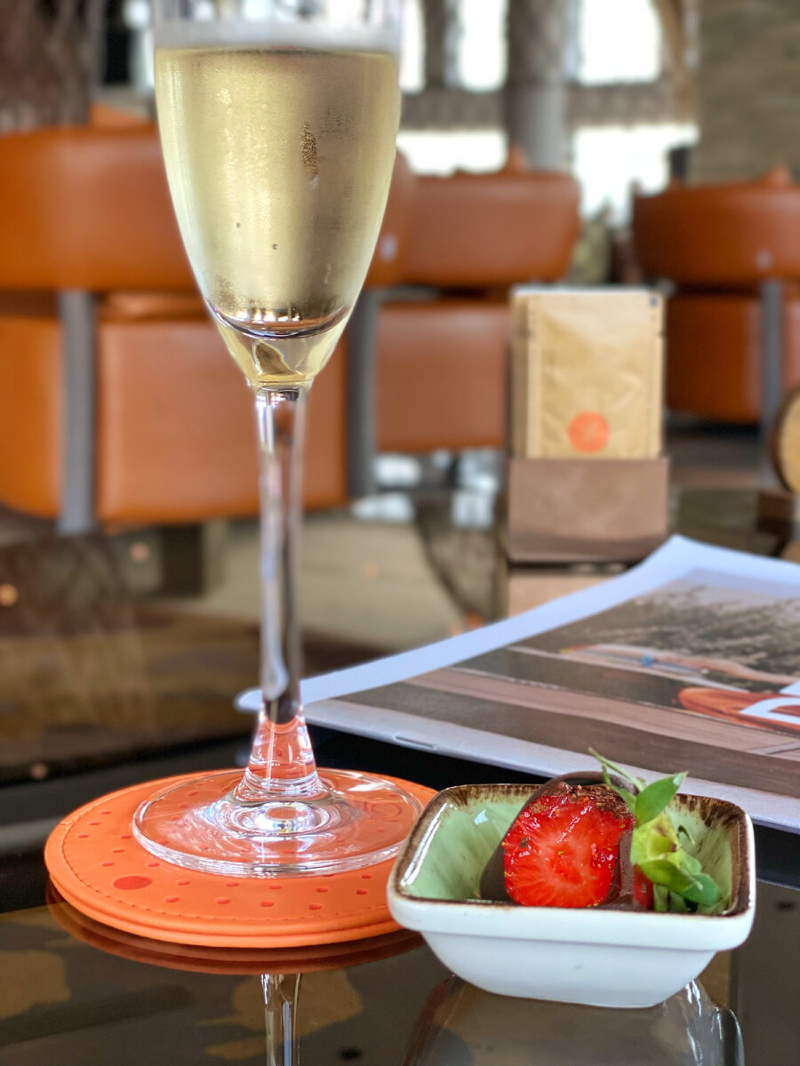 Moët и клубника в шоколаде