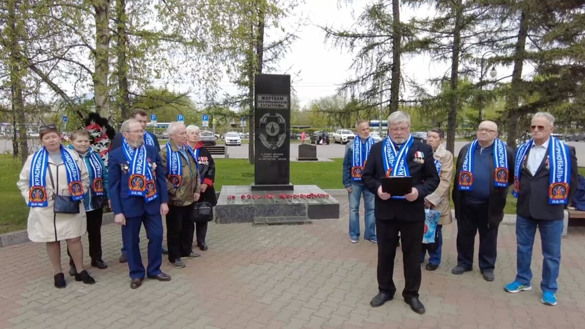     Участники красноярского союза «Чернобыль» записали обращение к врио губернатора Михаилу Котюкову. Они попросили не убирать стелу «Жертвам Чернобыльской катастрофы» с площади Победы.