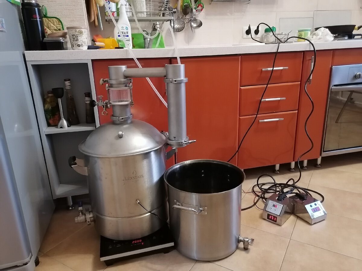 Современный самогонный аппарат (Люкссталь 8М).