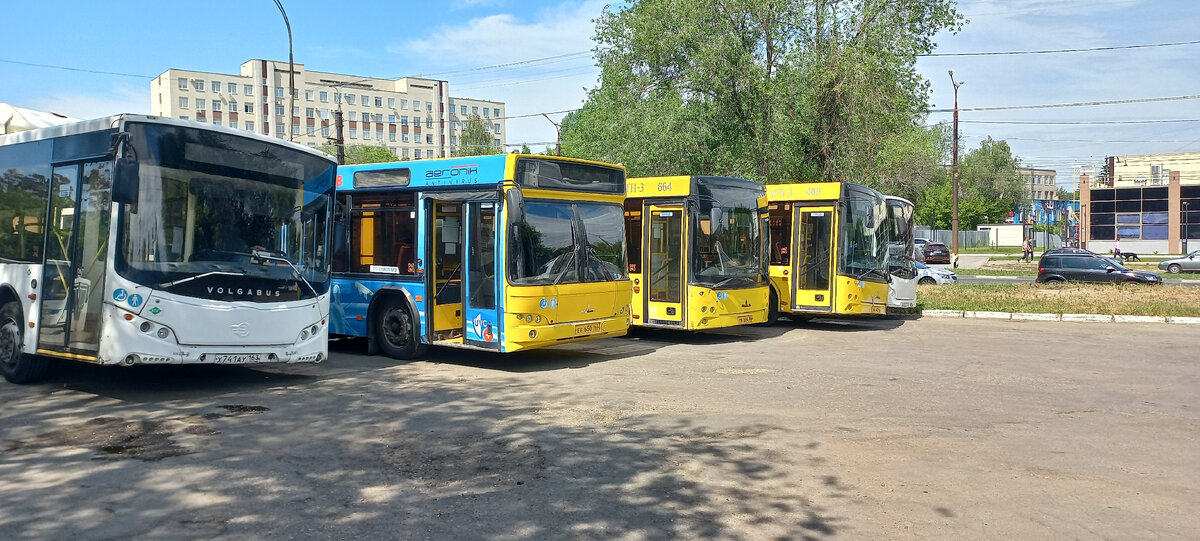 Теперь знаю, где отдыхает  автобус,  который возит меня с работы 