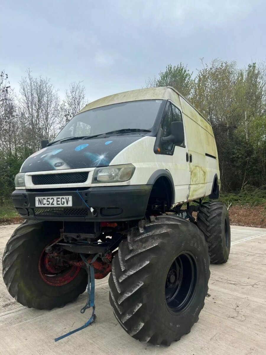 Списанный фургон Ford Transit превратился в дикий биг-фут | Автокультура  CARAKOOM | Дзен