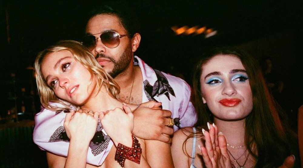     Лили-Роуз Депп и Викенд (слева) на съемках «Идола» / Фото: соцсети Викенда