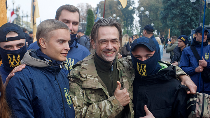 АНАТОЛИЙ ПАШИНИН ВО ВРЕМЯ МИТИНГА, ПРОВОДИМОГО АКТИВИСТАМИ УКРАИНСКИХ НАЦИОНАЛИСТИЧЕСКИХ ГРУПП. ФОТО: SERG GLOVNY/GLOBALLOOKPRESS