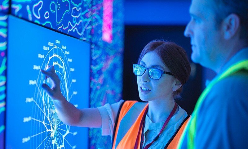 RISC-V – это открытая архитектура процессоров, разработанная в Калифорнийском университете в Беркли. Эта архитектура основана на сокращенном наборе команд (RISC) и позволяет разработчикам создавать свои собственные процессоры на основе этой архитектуры без необходимости покупать лицензионные продукты у крупных производителей процессоров.

RISC-V имеет несколько преимуществ перед другими архитектурами процессоров. Во-первых, это открытая архитектура, которая может использоваться и изменяться любым желающим. Это ускорит развитие инноваций и создаст более эффективные процессоры.

Во-вторых, RISC-V имеет очень малый набор команд, что делает его более эффективным. В отличие от других архитектур, RISC-V имеет только несколько базовых команд, которые могут быть эффективно оптимизированы для конкретных задач.

В-третьих, RISC-V имеет очень модульную структуру, что позволяет разработчикам создавать собственные процессоры, содержащие только необходимые модули. Это упрощает разработку и оптимизацию процессоров, а также позволяет сократить стоимость производства.

Сейчас, RISC-V применяется в встроенных системах, серверах, суперкомпьютерах и мобильных устройствах. Эта архитектура стала конкурентом для традиционных архитектур ARM и x86.

Однако, RISC-V все еще находится на ранней стадии развития и имеет несколько ограничений. Например, существует нехватка специалистов, которые могут разрабатывать процессоры на основе этой архитектуры.  

Телемедицина для проведения абортов
Телемедицина – это метод предоставления медицинских услуг, который использует технологии связи для проведения консультаций и обследований пациентов на расстоянии. В последнее время телемедицина стала широко использоваться для проведения абортов.

Аборт – это медицинская процедура, которая позволяет прервать беременность. В некоторых странах, особенно в развивающихся, аборты могут быть запрещены законом или доступны только в ограниченных случаях. В этом случае, телемедицина может стать альтернативным способом проведения абортов.

Одним из методов телемедицины для проведения абортов является удаленная консультация с врачом и дистанционное проведение медицинских обследований. При этом пациенты могут получить все необходимые медицинские консультации, рекомендации и инструкции, а также пройти все необходимые медицинские обследования на расстоянии. Врачи могут использовать видеоконференции для проведения консультаций и дистанционного наблюдения за процессом проведения аборта.

Одним из преимуществ телемедицины для проведения абортов является ее доступность. Врачи могут работать на расстоянии и предоставлять медицинские услуги пациентам, которые находятся в удаленных или труднодоступных районах. Кроме того, это позволяет пациентам сохранять свою конфиденциальность и избежать неприятных ситуаций при посещении клиник в глазах общества