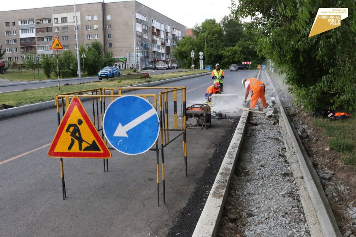 В Кемерове на 15 участках улиц идёт ремонт дорог и тротуаров: в мэрии  рассказали о ходе работ | A42.RU | Дзен