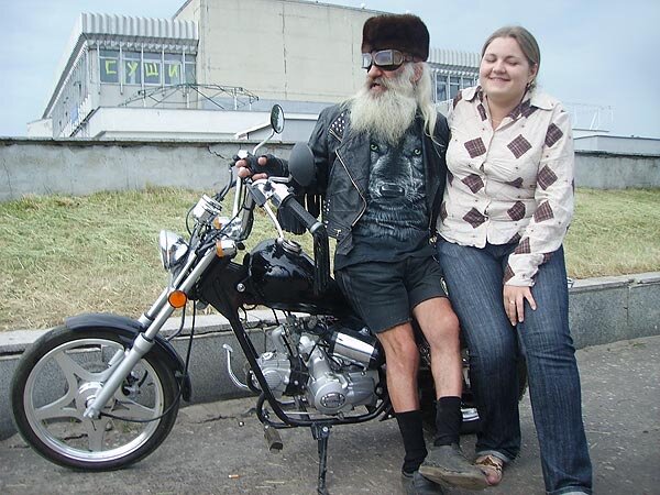 Старик на мотоцикле