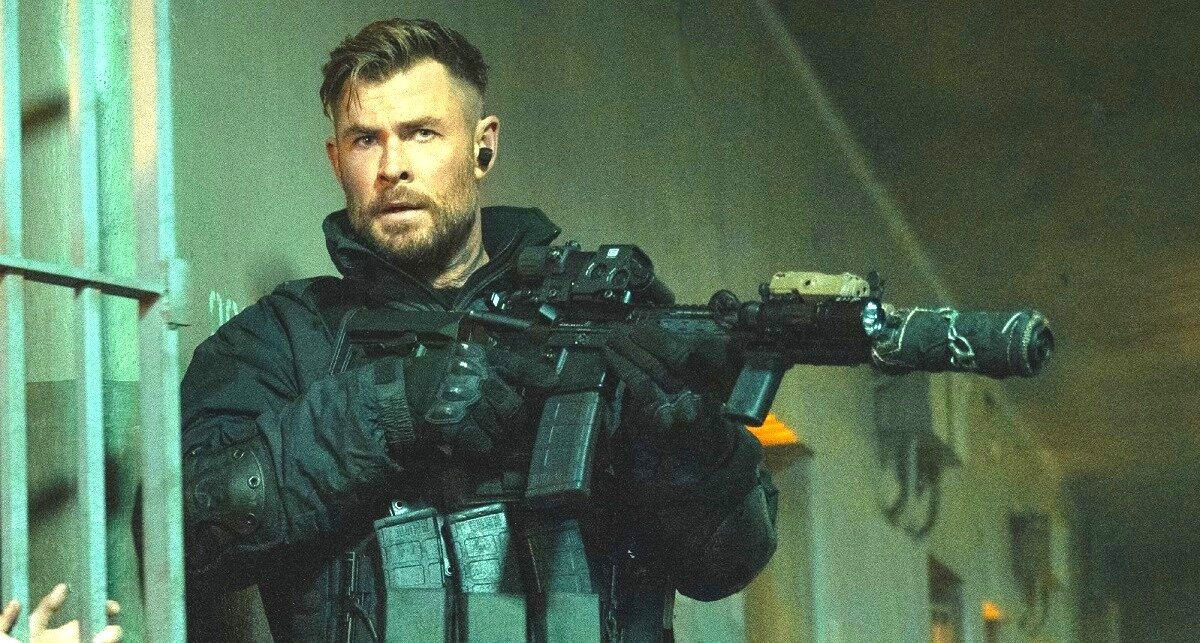 Вопрос к знатокам: для чего на глушитель автомата Рейка надет тактический тёплый "носок"? А то, чую, моя версия "Простыл, чихает, чтоб дуло не продуло" звучит необъективно.